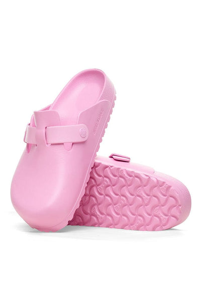 Covered toe clogs with buckle in faded pink colour