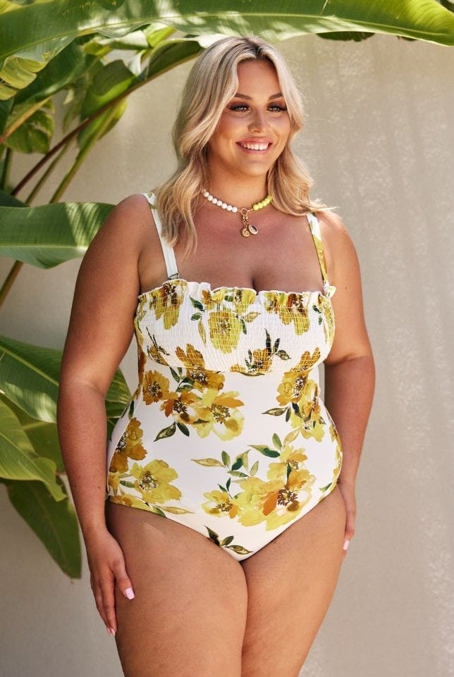 Blonde model standing wearing a unqiue handmade buildable necklace with bold beads in yellow colour