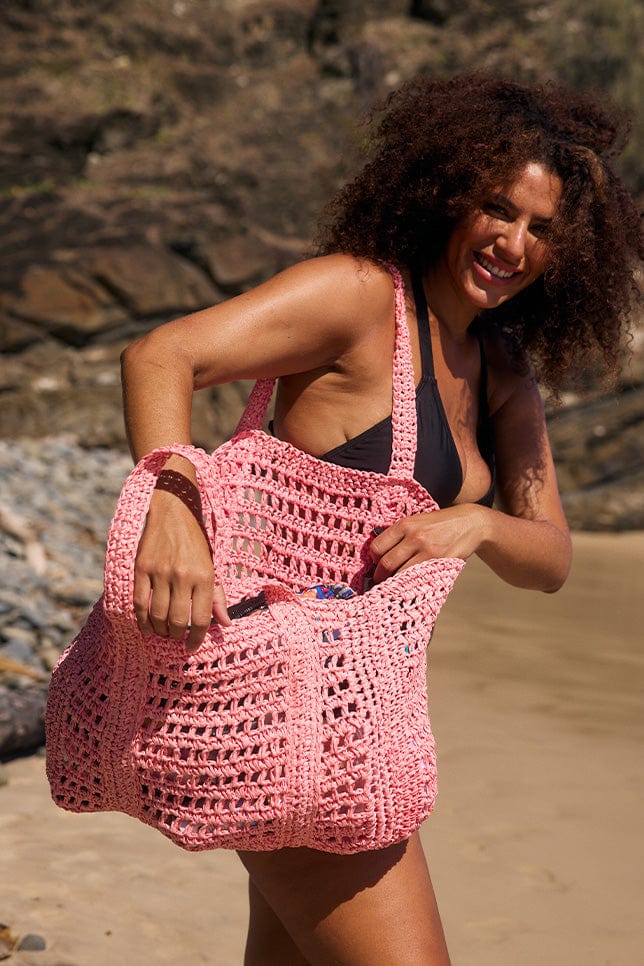 model opening pink beach bag