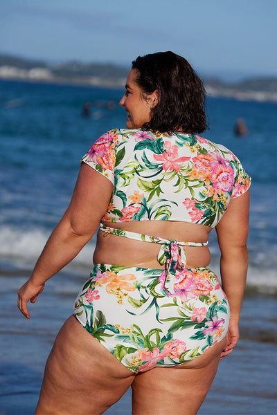 Brunette model wearing tropical floral plus size bikini bottoms