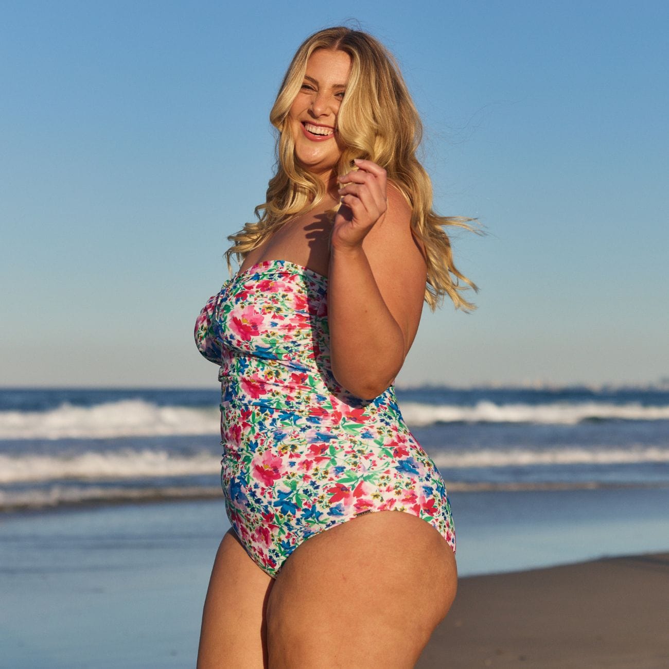 speedo swim dress women Women's Closedback Essential With Boyleg Make your rounds at the pool or beach in this swimsuit covered in an artful print Speedo Female Guard Pro LT