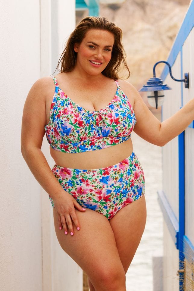 Brunette model wearing plus size ruched bikini top with tie detail Australia