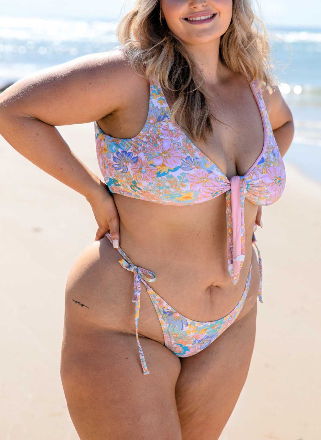 10 BEST SWIMSUIT TIPS FOR WIDE HIPS & BIG THIGHS