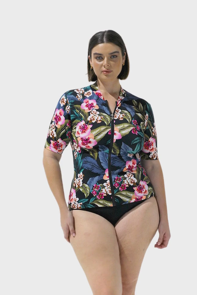 Video of brunette model wearing curve short sleeve floral rash vest
