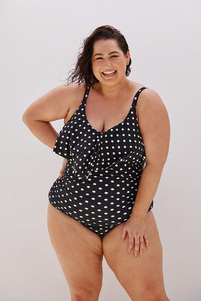 Curve woman wearing black and white dots frill v neck one piece